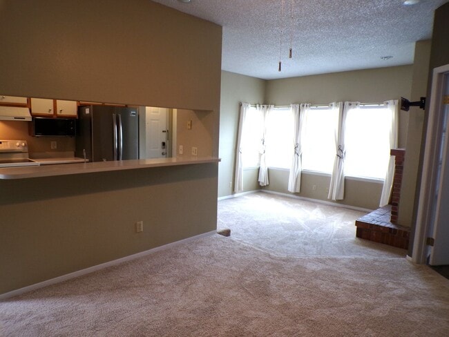 Building Photo - Charming 1 Bed, 1 Bath Main-Floor Condo in...