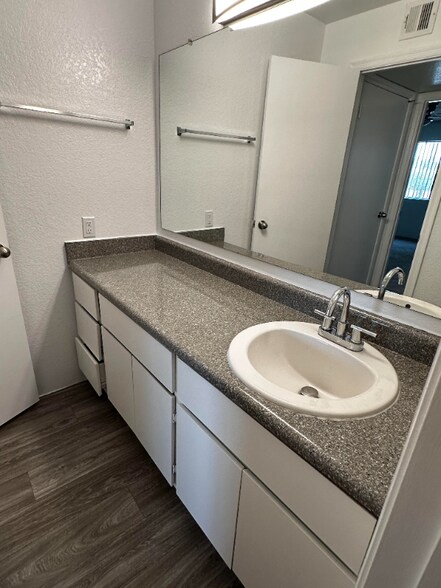 Building Photo - 9231 N 99th Ave