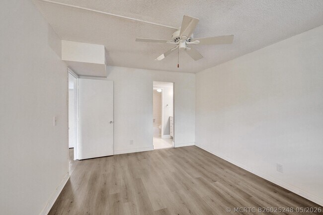 Building Photo - 9470 Poinciana Pl