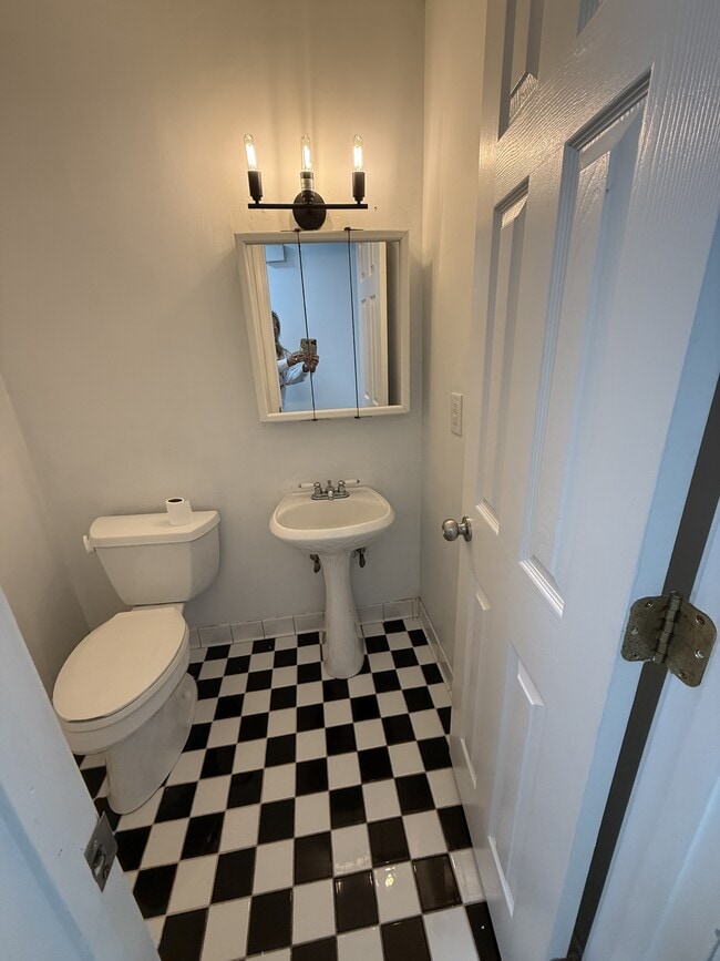 Building Photo - 103 Stone Tree Dr