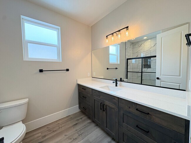 Building Photo - Solar Home For RENT!!!