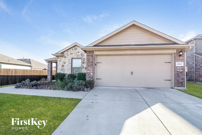 Primary Photo - 1307 Bent Grass Dr