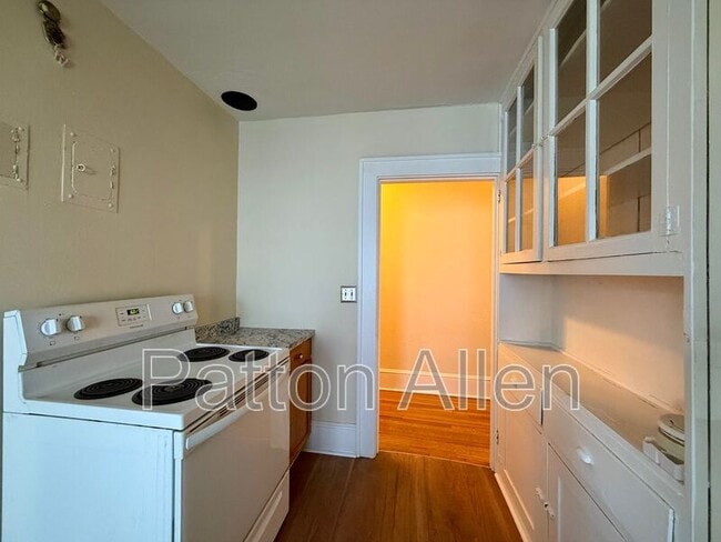 Building Photo - 19 Saluda St