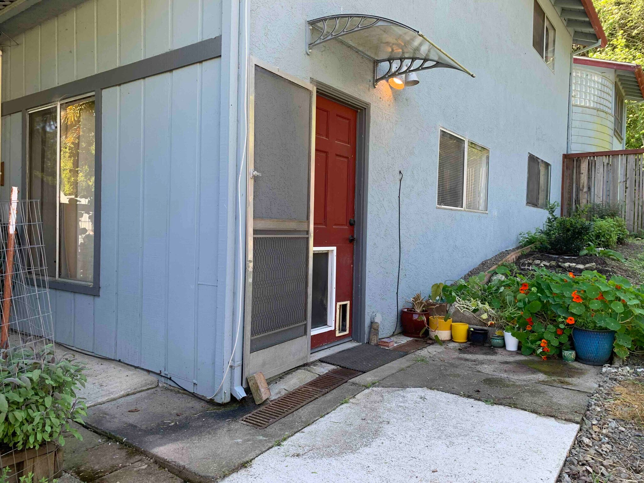 Building Photo - 945 Midpine Way