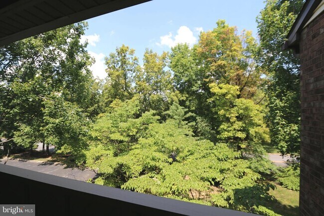 Building Photo - 1709 Mountainview Dr