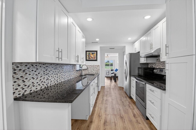Building Photo - 830 Greensward Ct