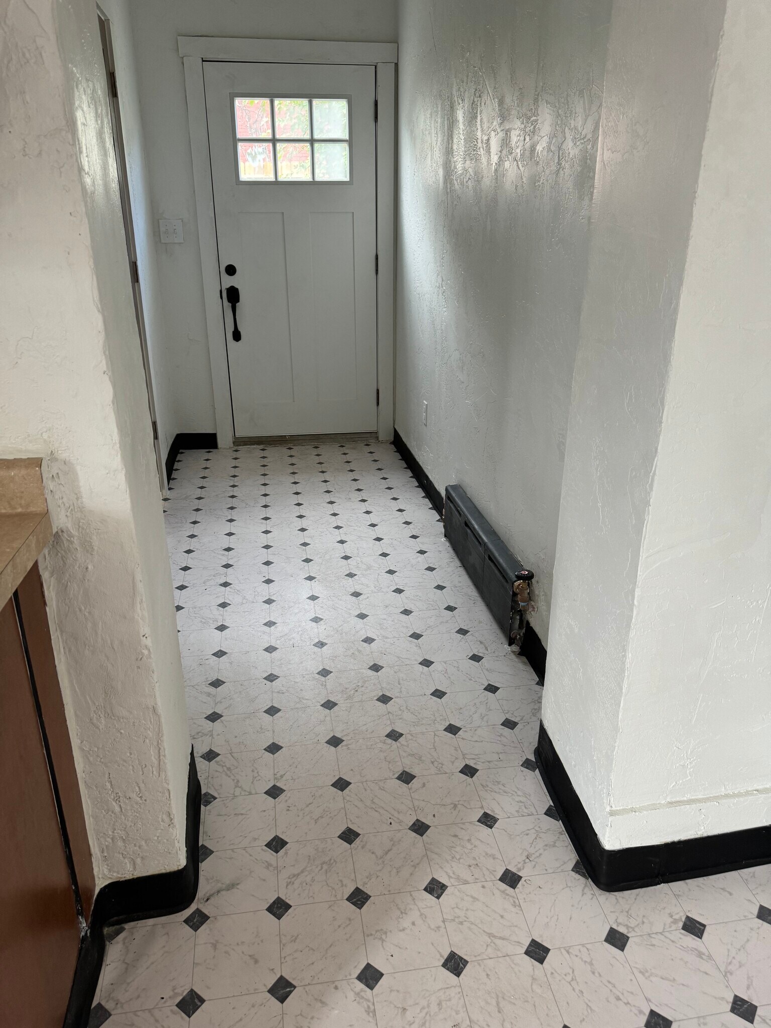 Building Photo - 214 Seneca St