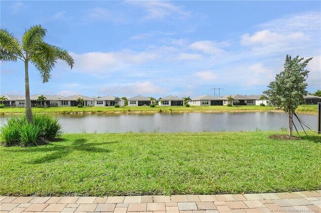 Building Photo - 11933 SW Coral Cove Pkwy
