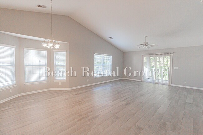 Building Photo - End Unit with Screened Balcony