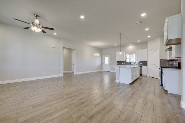 Building Photo - 117 Growers Ave