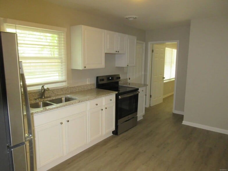 Building Photo - 616 Byrne Dr