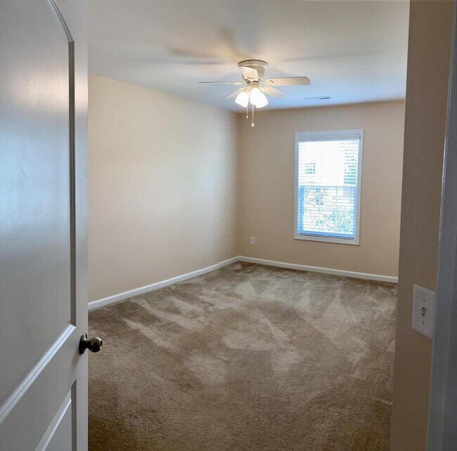 Building Photo - 301 River Oak St