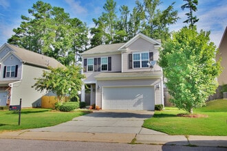 Building Photo - 3 Bedroom/2.5 Bath Home with Fenced-in Back Yard! Pet Friendly