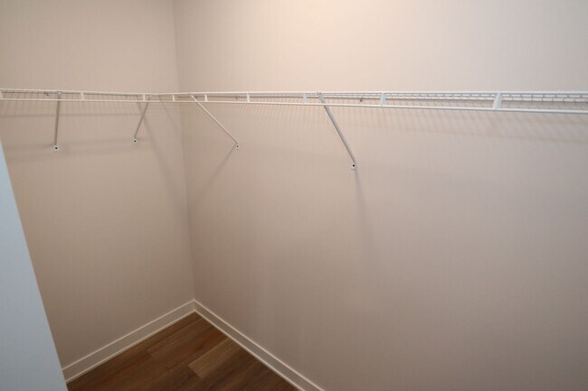 Building Photo - 3 Bedroom Downstairs Unit Near Eastside Duplex!