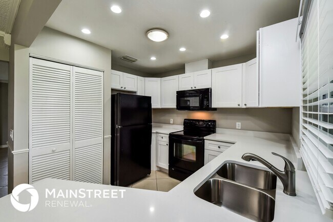 Building Photo - 1122 SE 17th St