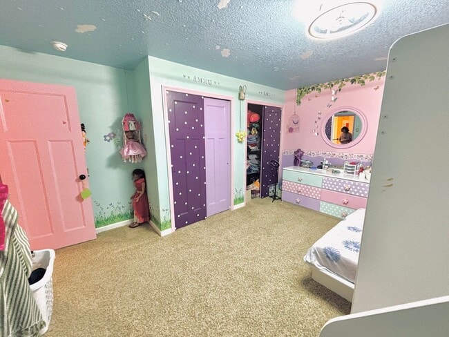 Building Photo - ONE OF A KIND 5bed/4bath!  *HOME THEATER* ...