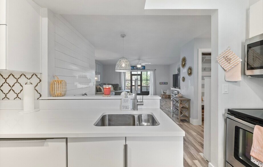 Building Photo - 600 Domenico Cir