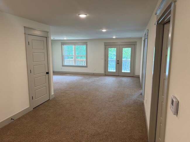 Building Photo - 7 Tiverton Ln