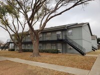 Building Photo - Alturas Eleventh