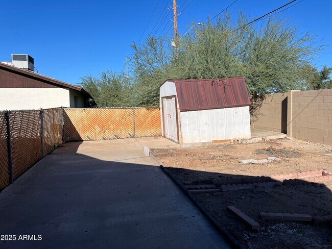 Building Photo - 10801 N 43rd Dr