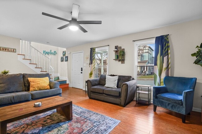 Building Photo - 914 Warren St