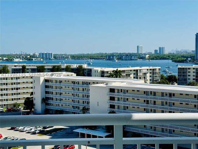 Building Photo - 18011 Biscayne Blvd