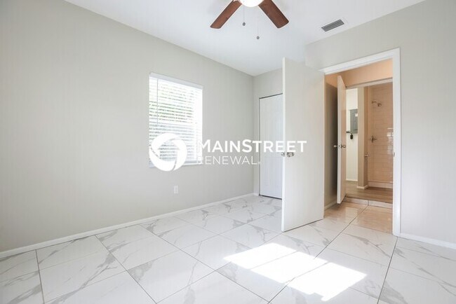 Building Photo - 3 Bedroom Pet-Friendly Home in VENICE, FL with Main Street Renewal