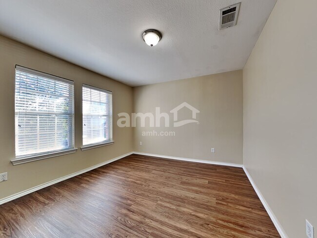 Building Photo - 2673 Silver Hill Dr