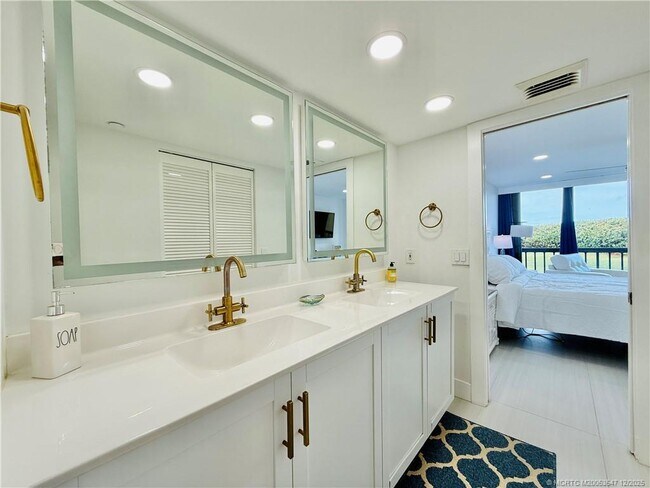 Building Photo - 8800 S Ocean Dr