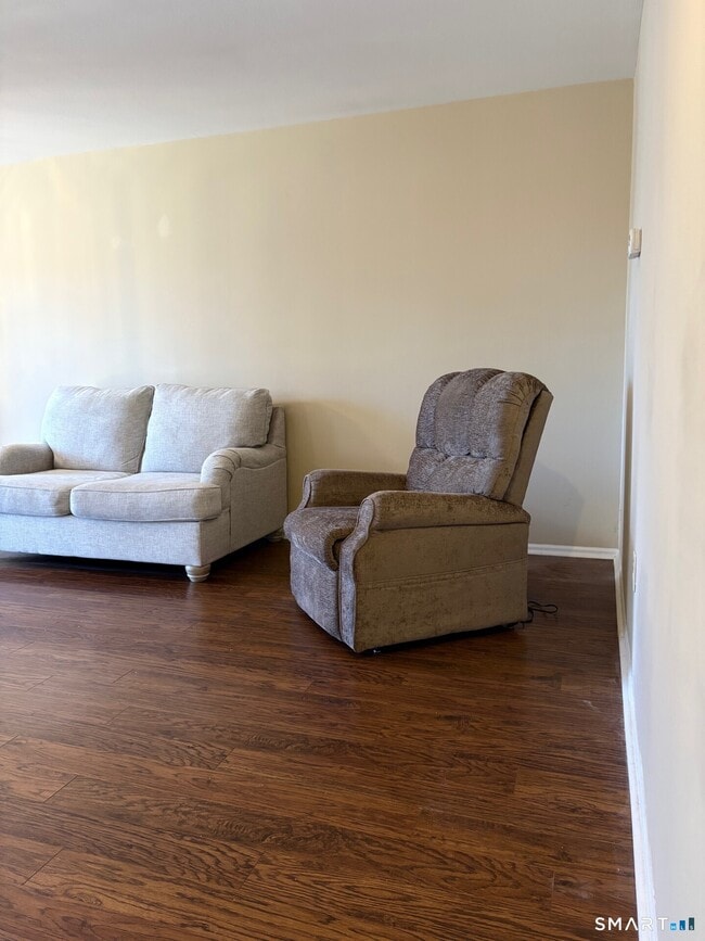 Building Photo - 146 Carriage Path S