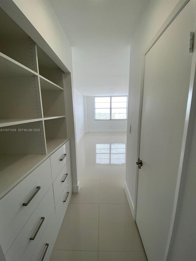 Building Photo - 2801 NE 183rd St