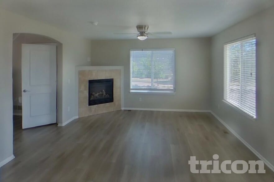 Building Photo - 2728 Sierra Springs Dr