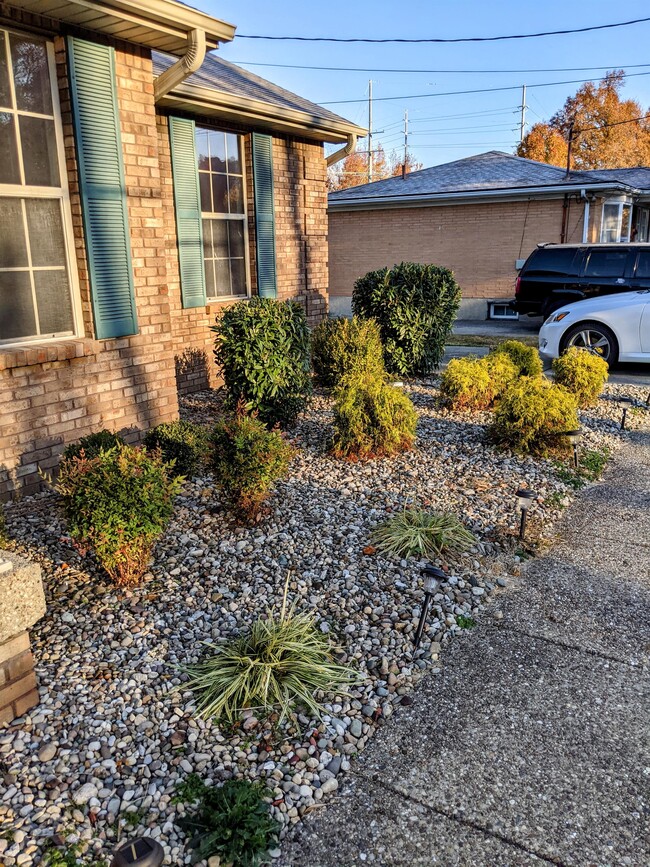 Building Photo - 5618 Bruns Dr
