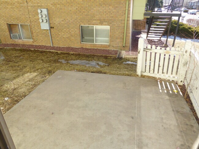 Building Photo - 1624 Azalea Dr