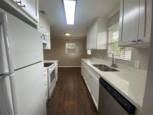 Building Photo - 518 Big Deer Dr