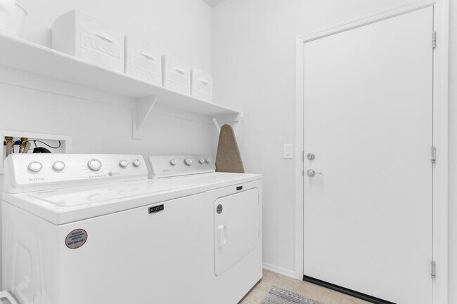 Building Photo - Stunning Single-Level Rental In The Highly Sought-After Anthem at Merrill Ranch!