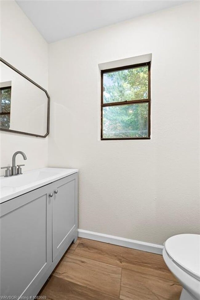 Building Photo - 4 bedroom Single Family home in Fianna Hils