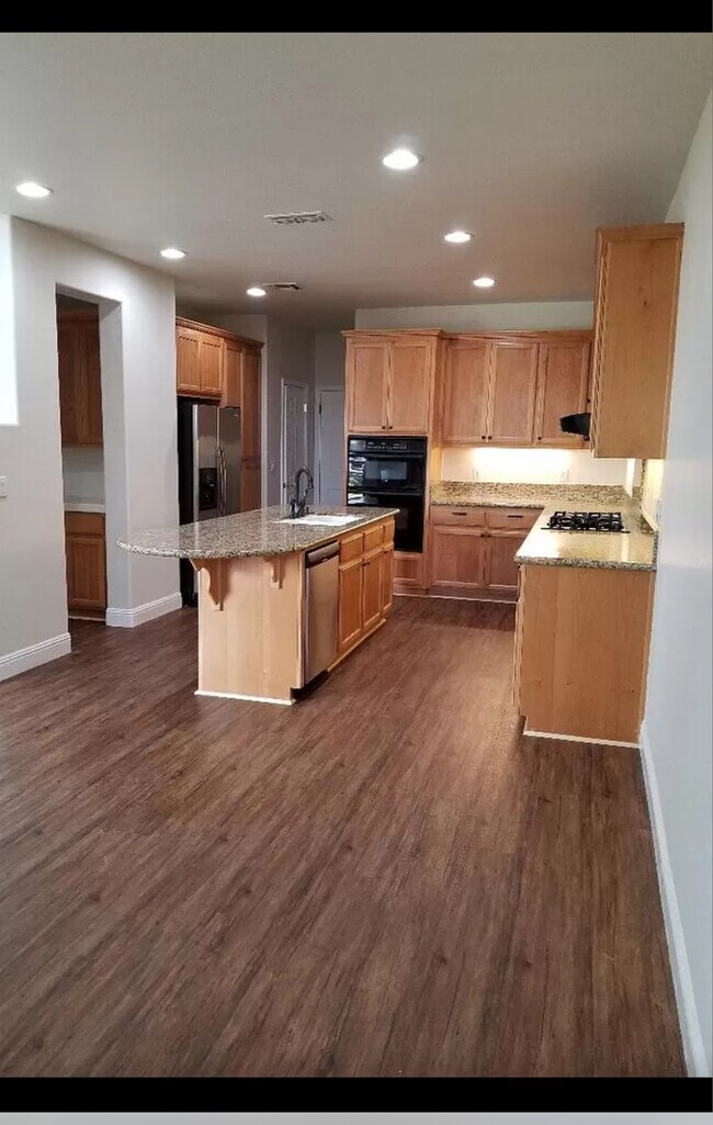 Building Photo - 208 Gamay Pl