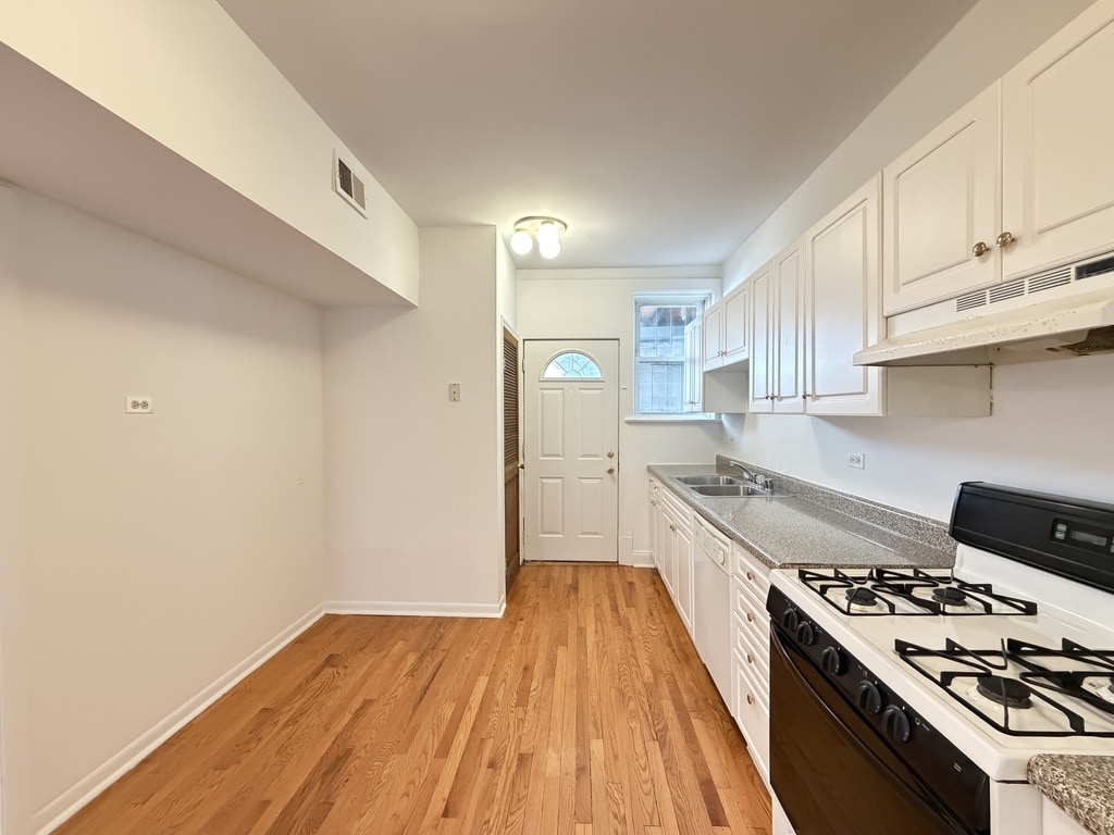 Building Photo - 4407 N Paulina St