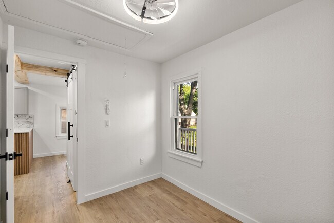 Building Photo - 11259 Chapp Ave