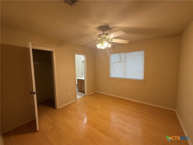 Building Photo - 851 Sagewood Trail