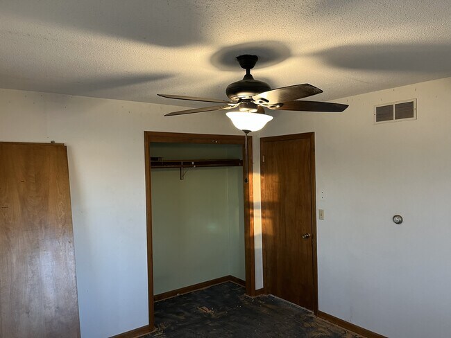 Building Photo - 120 Railroad St