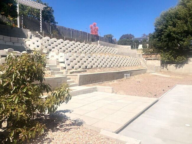 Building Photo - Private But Close to Everything in Oceanside!