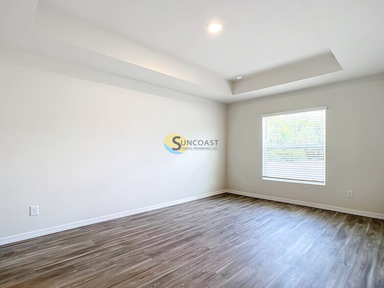 Building Photo - 11501 N Landover Terrace
