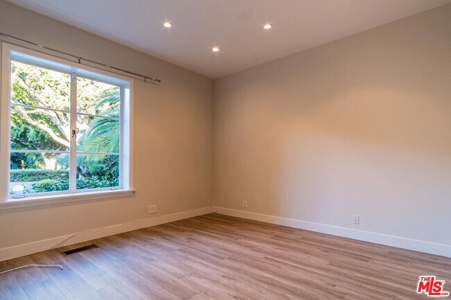 Building Photo - 619 N Rodeo Dr