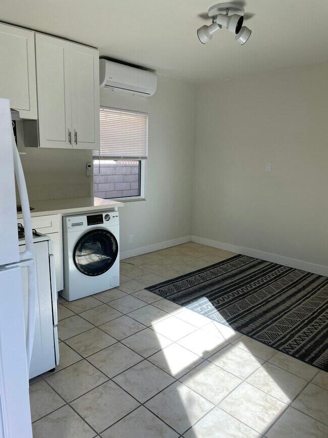 Building Photo - 2219 Glendon Ave