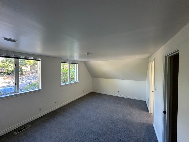 Building Photo - 5603 30th Ave SW