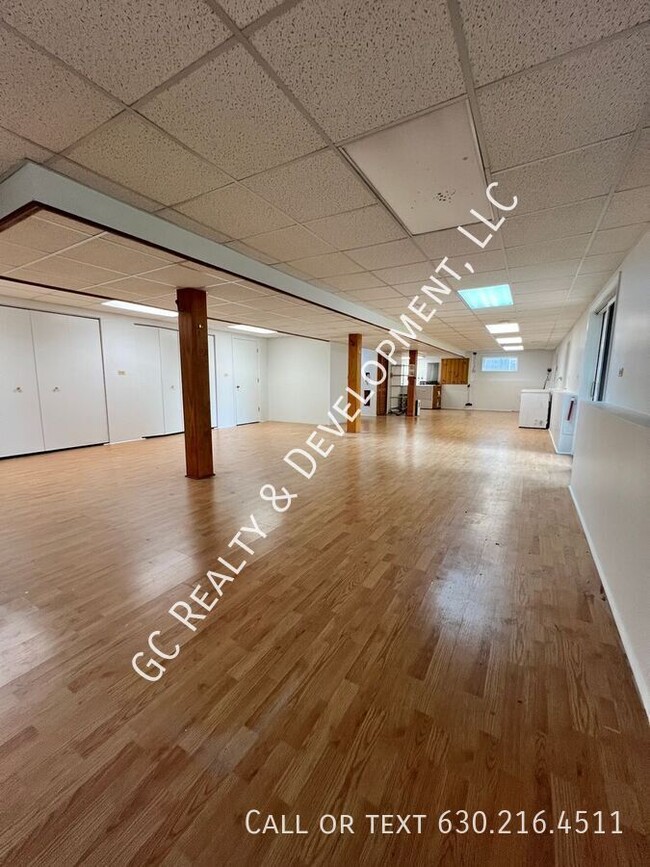 Building Photo - 1210 S Capri Terrace