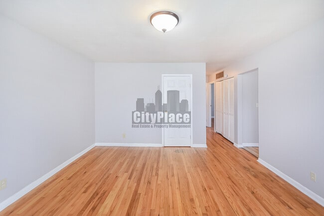 Building Photo - 1213 Taylor Dr E