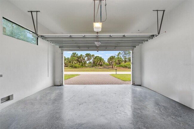 Building Photo - 178 Lime Tree Park